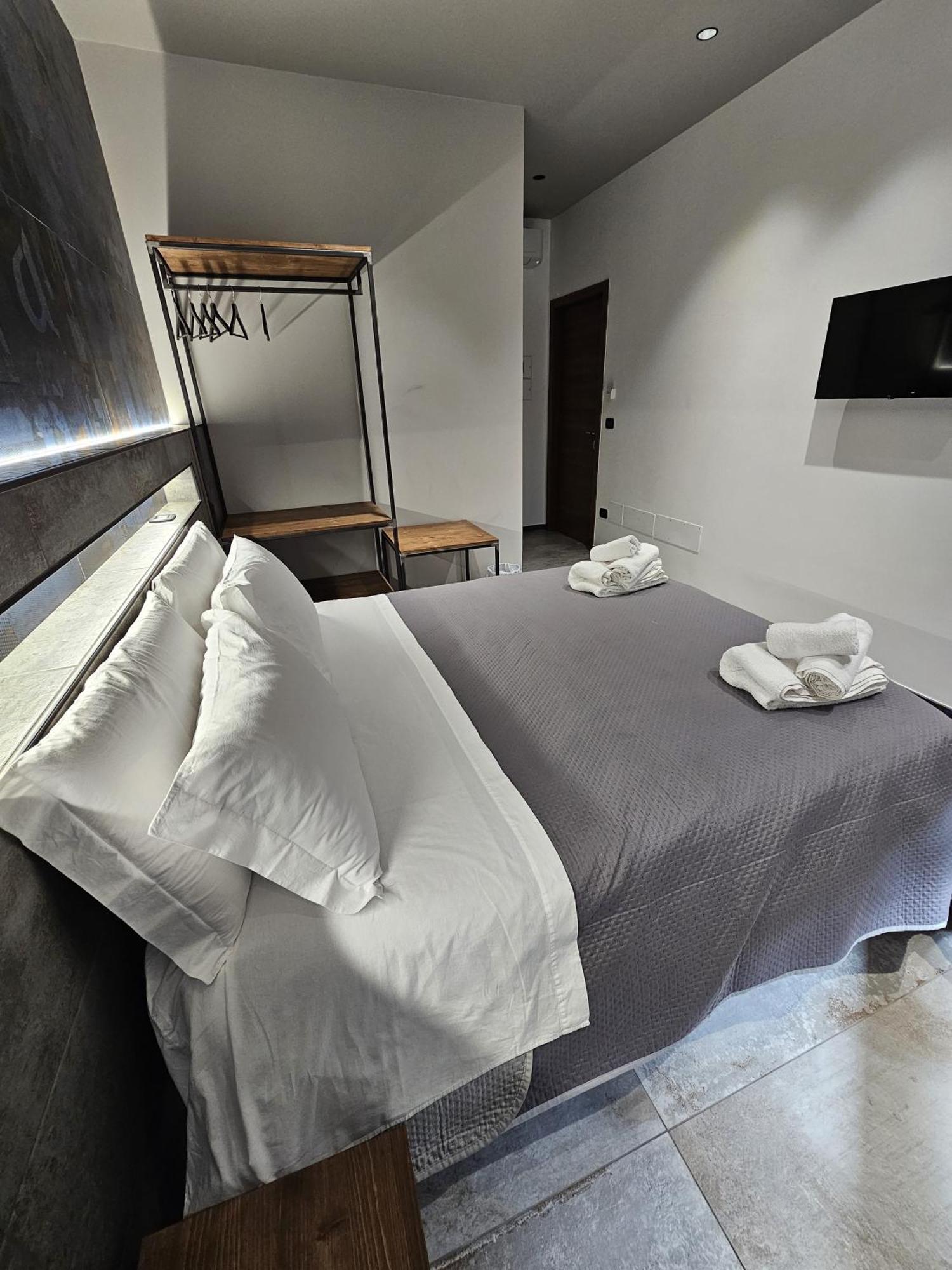 Binario1 Rooms Barletta Zewnętrze zdjęcie